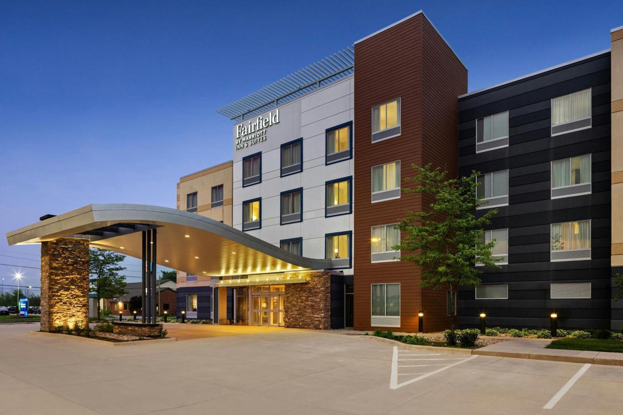 Fairfield Inn & Suites By Marriott Waterloo Cedar Falls Exterior photo